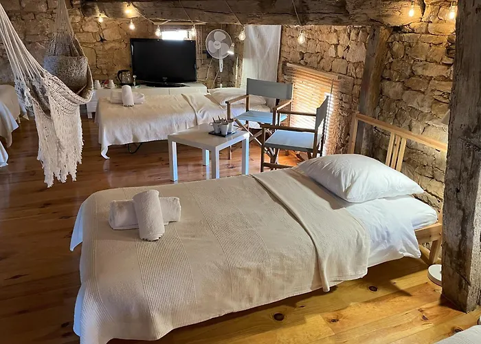 Sweet Cornelia Bed & Breakfast Bruniquel